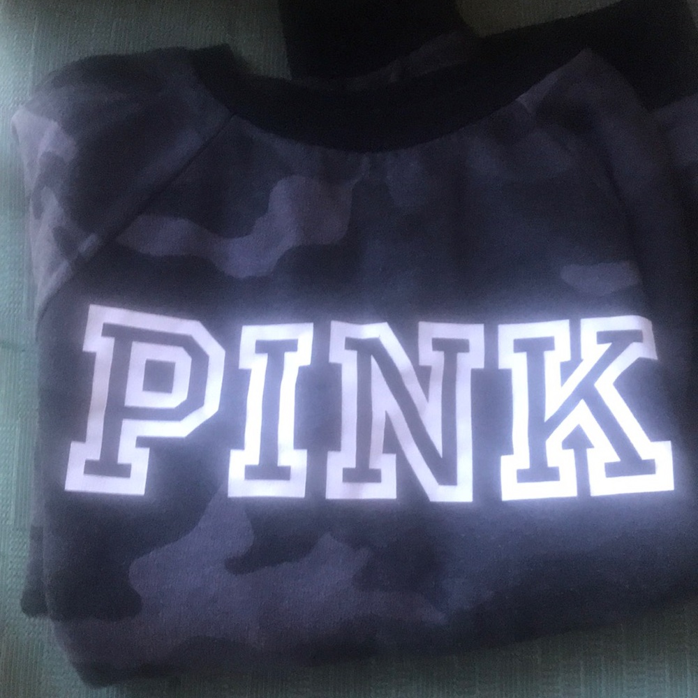 Camo pink sweatshirt. Slightly faded still in great condition